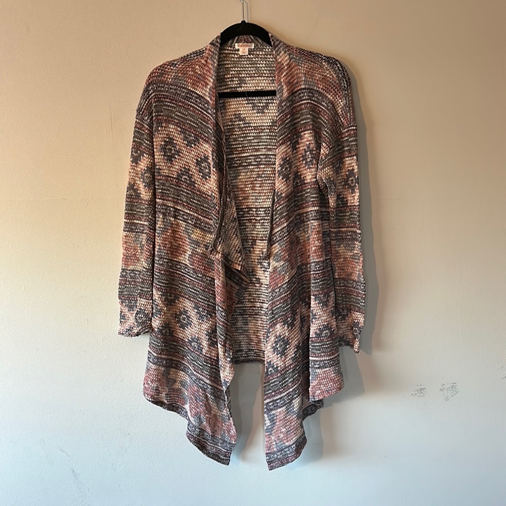 Xhilaration Size Small pink and grey cartigan with geometric/roses